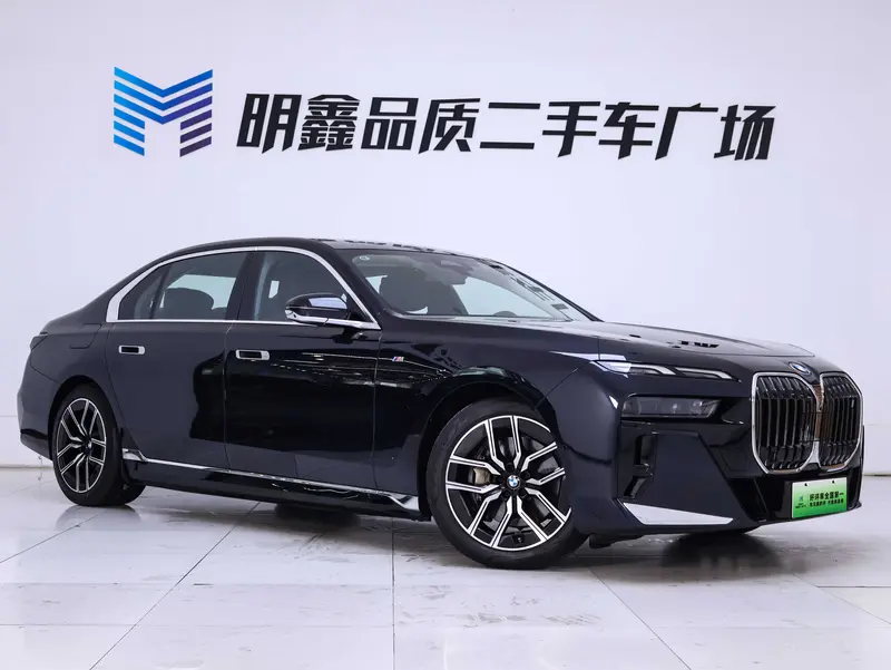BMW i7 — фото 2