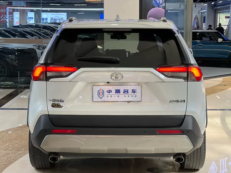 Toyota RAV4 — фото 4