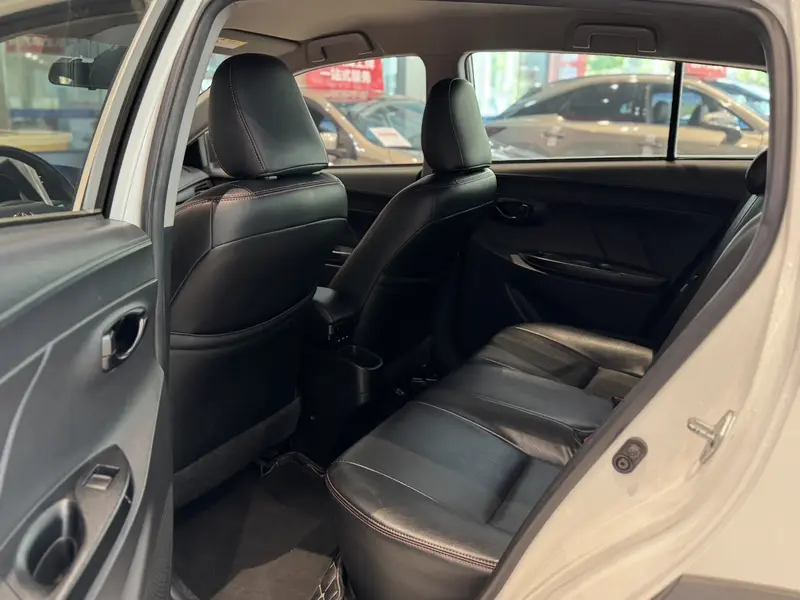 Toyota Yaris L — фото 11