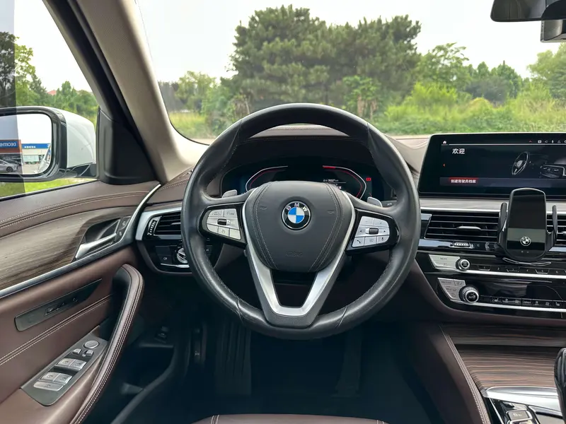 BMW 5 Series — фото 11
