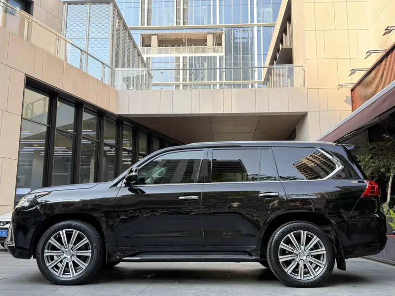 Lexus LX — фото 3