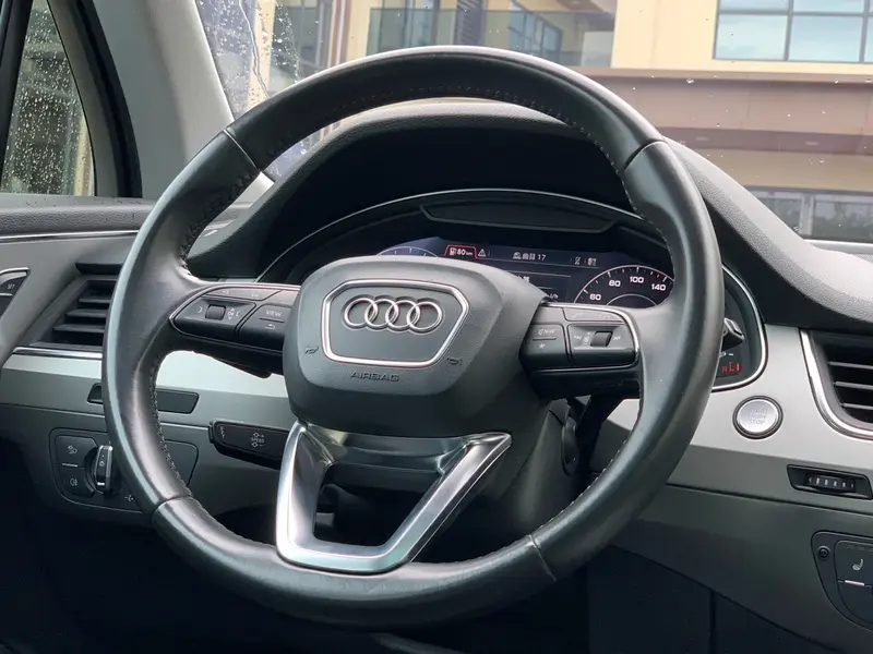 Audi Q7 — фото 12