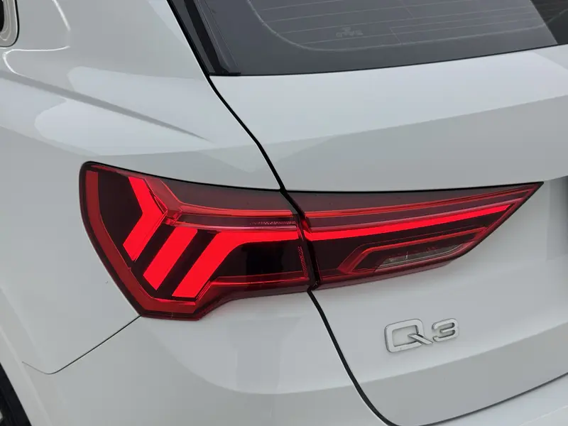 Audi Q 3 35 TFSI — фото 10