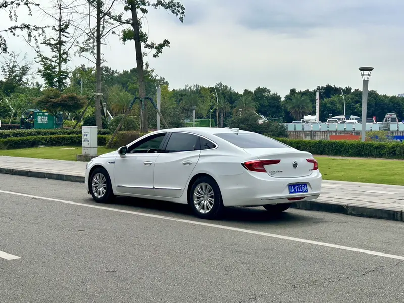 Buick LaCrosse — фото 4