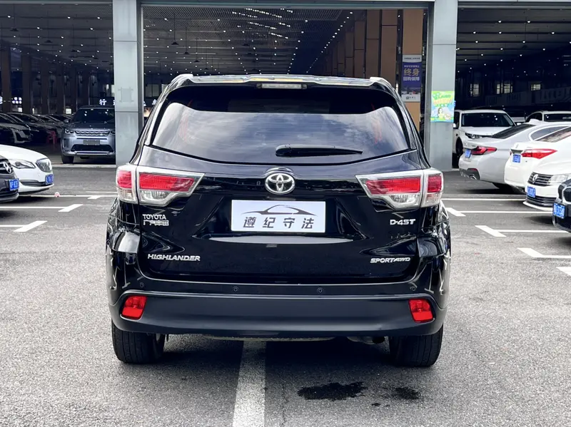 Toyota Highlander — фото 5