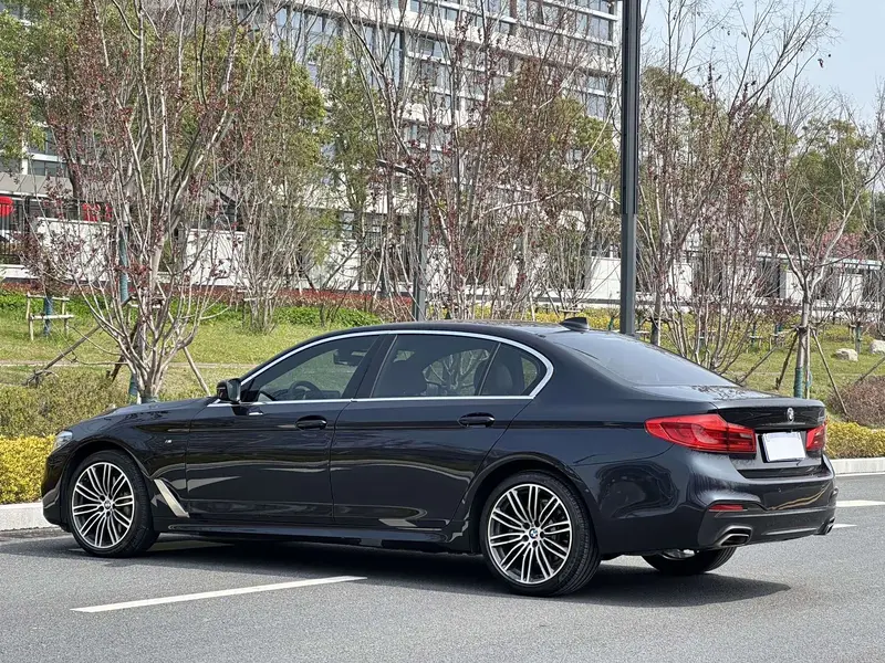 BMW 5 Series — фото 4