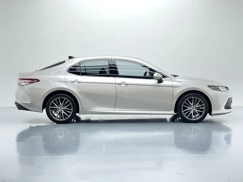 Toyota Camry — фото 8