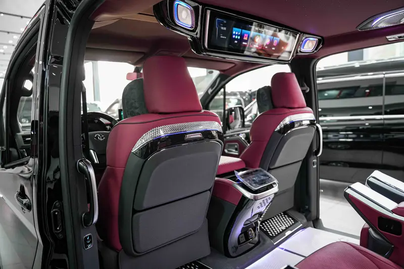 Toyota Hiace — фото 7