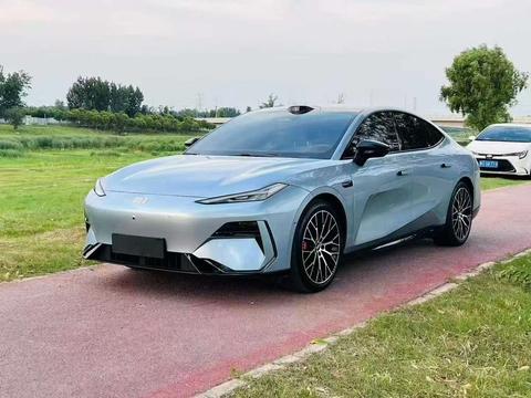 Geely Galaxy E8, 2025 год