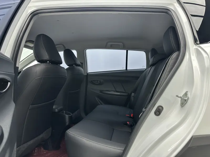 Toyota Yaris L — фото 9