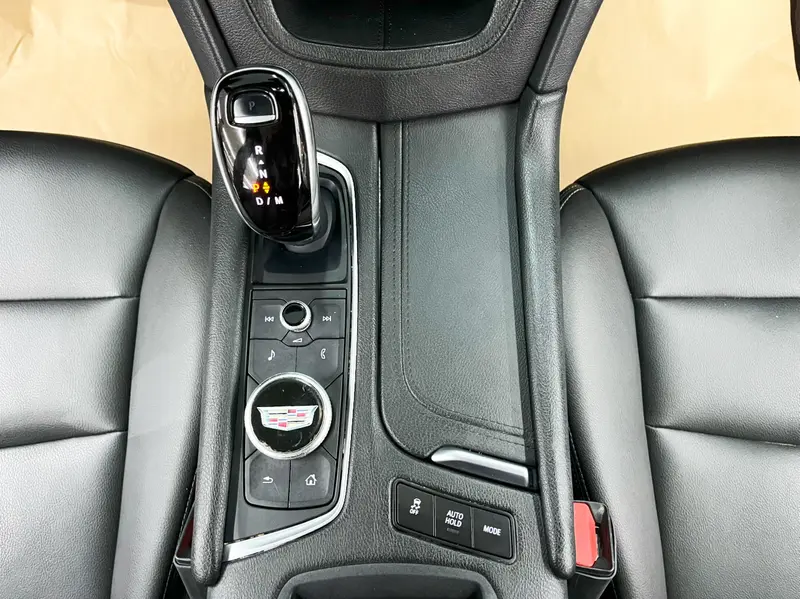 Cadillac XT5 — фото 12