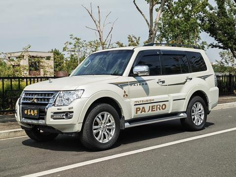Mitsubishi Pajero (Import)