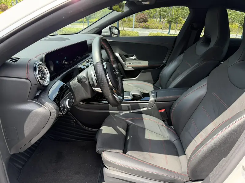 Mercedes-Benz CLA 200 — фото 9