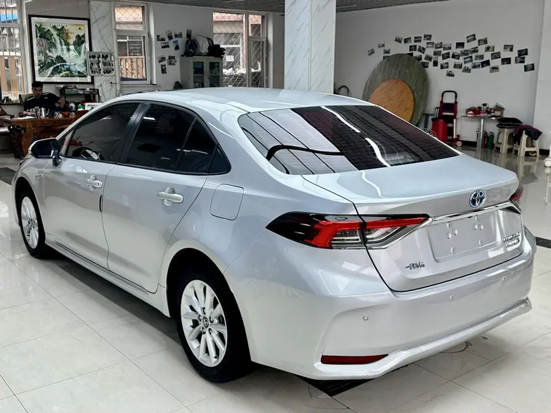 Toyota Corolla — фото 4