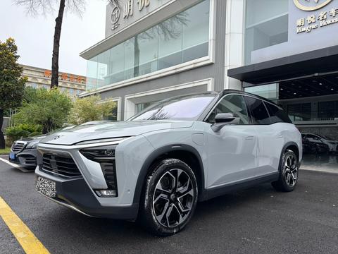 Nio ES8