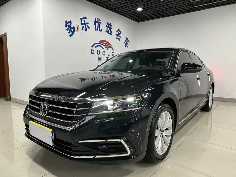 Volkswagen Passat — фото 1