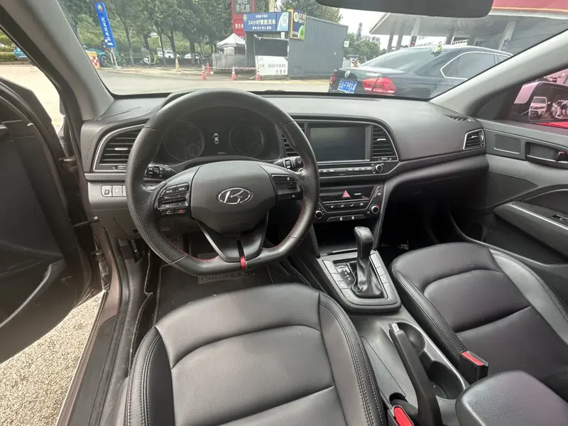 Hyundai Elantra — фото 7