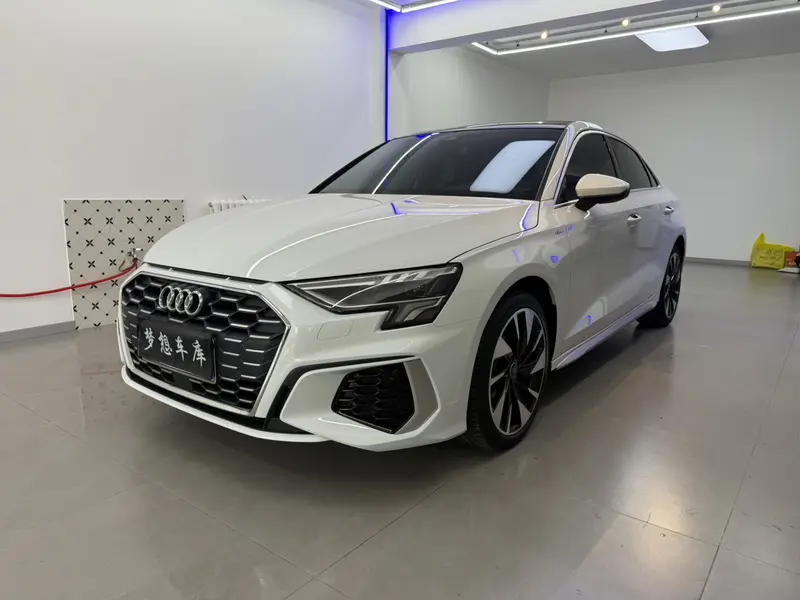 Audi A3 — фото 1