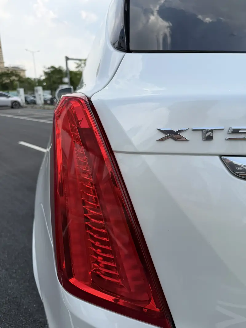 Cadillac XT5 — фото 8
