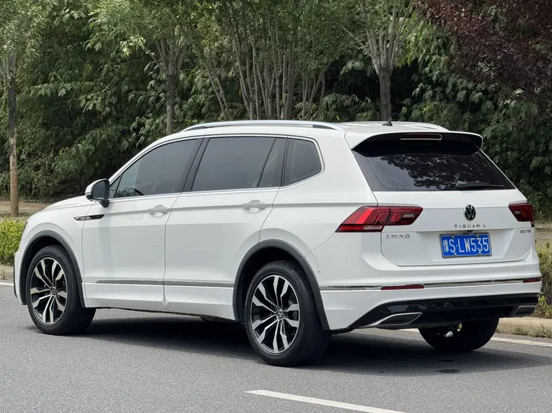 Volkswagen Tiguan L — фото 4