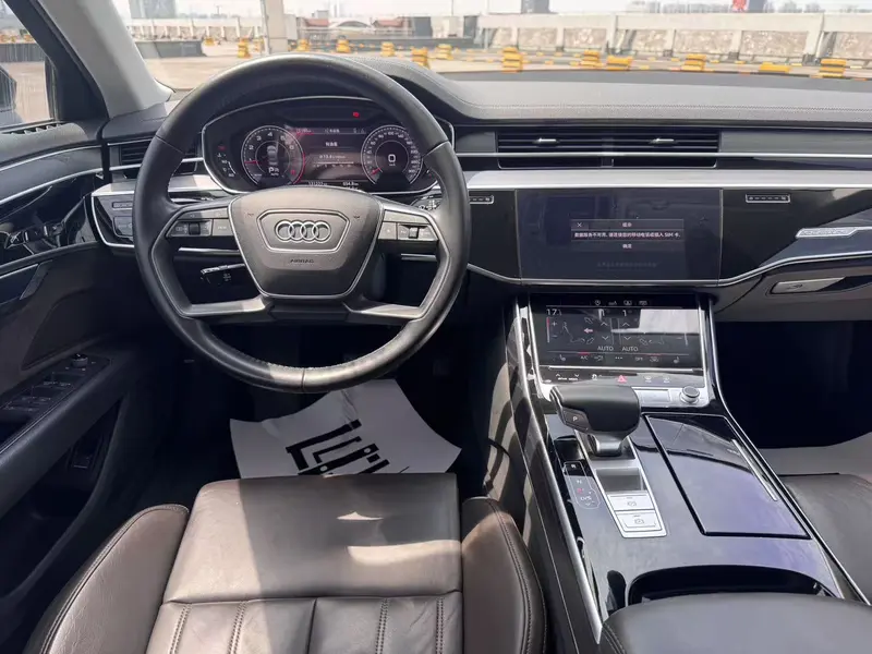 Audi A8 — фото 7