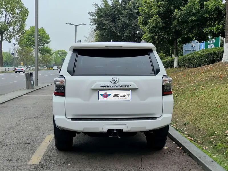 Toyota 4Runner — фото 5