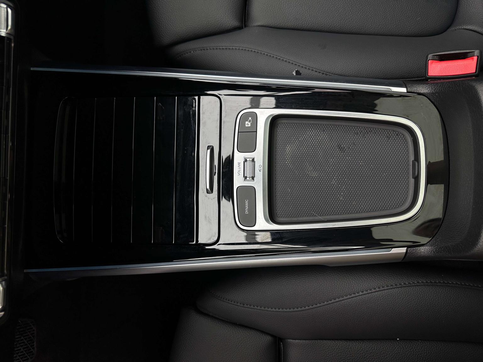 Mercedes-Benz GLB: фотография 14 из 33