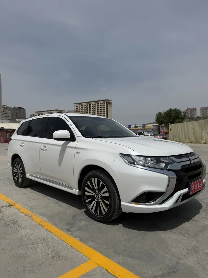 Mitsubishi Outlander — фото 3