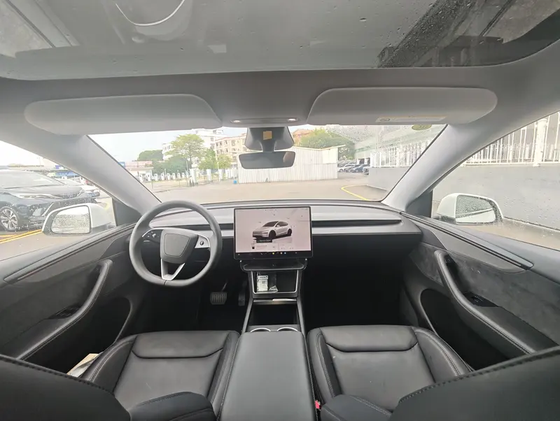 Tesla Model Y — фото 9