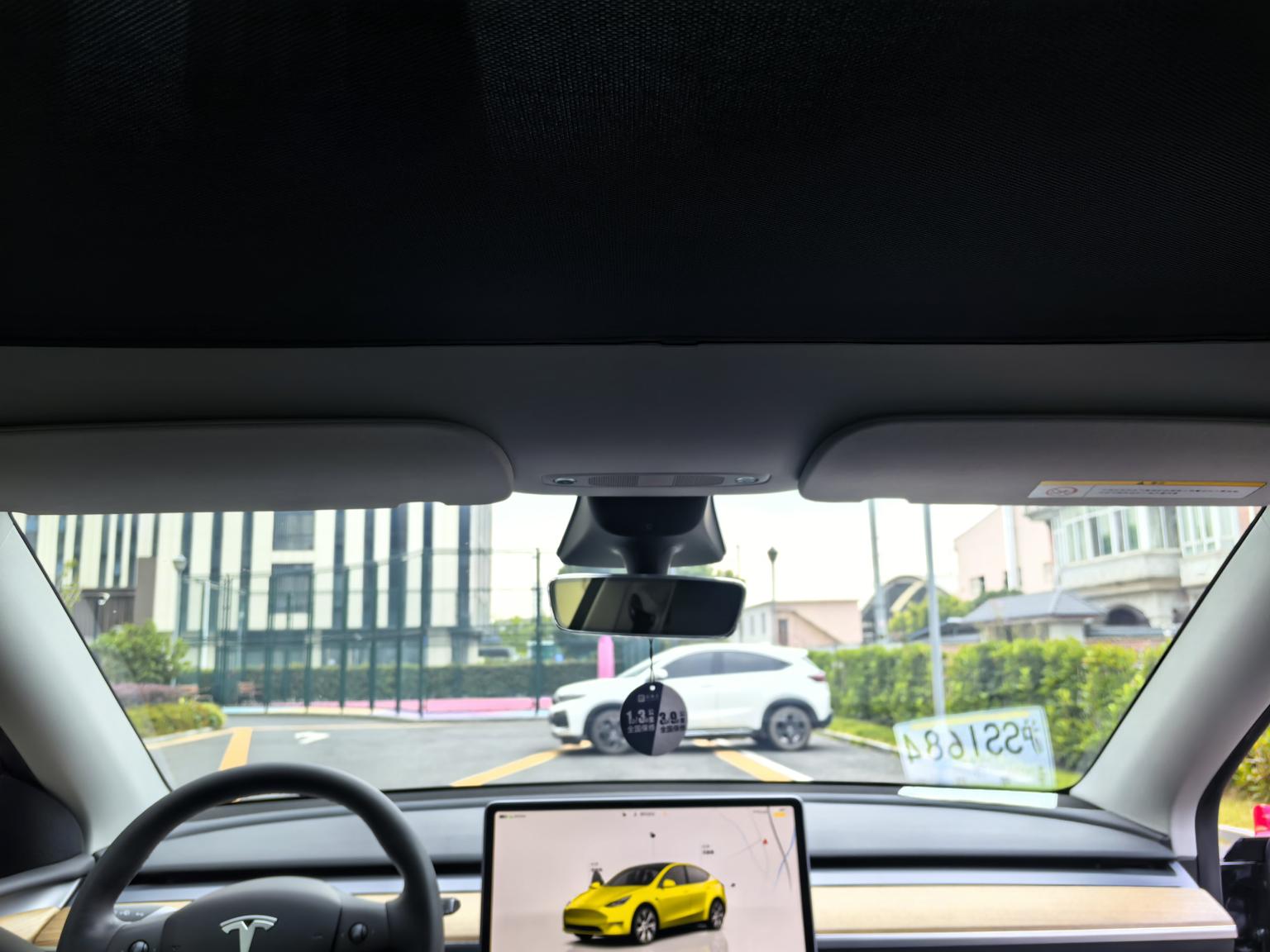 Tesla Model Y: фотография 13 из 18