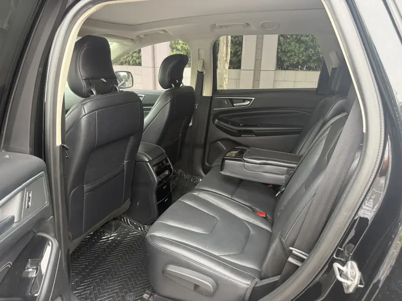 Ford Edge — фото 10