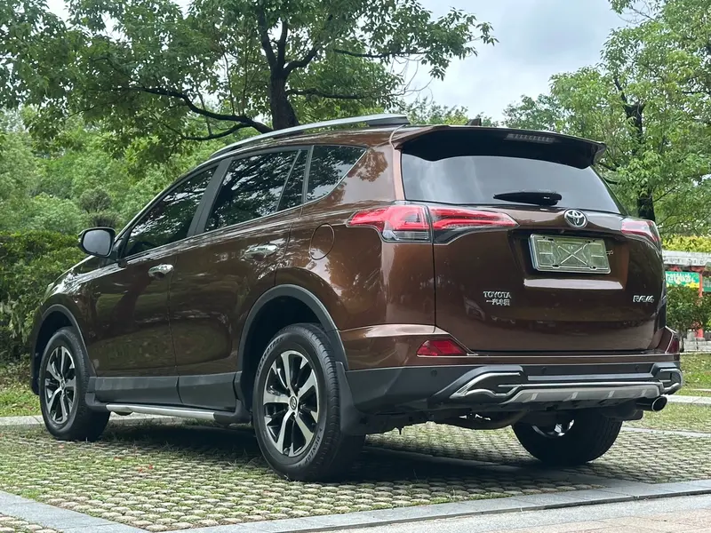 Toyota RAV4 — фото 5