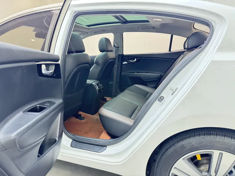 Kia 1.8 L AT GLS — фото 18