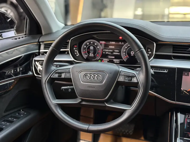 Audi A8 — фото 9