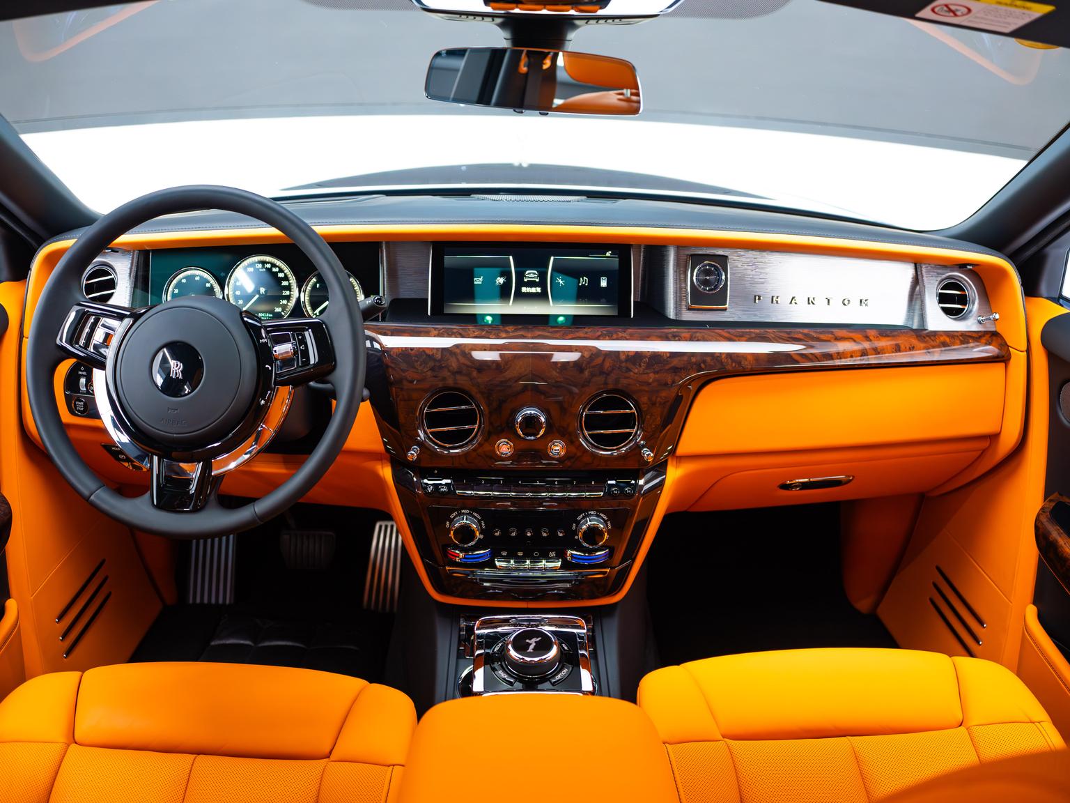 Rolls-Royce Phantom: фотография 15 из 29