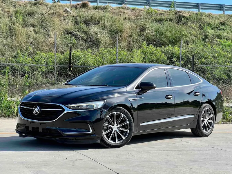 Buick LaCrosse — фото 1