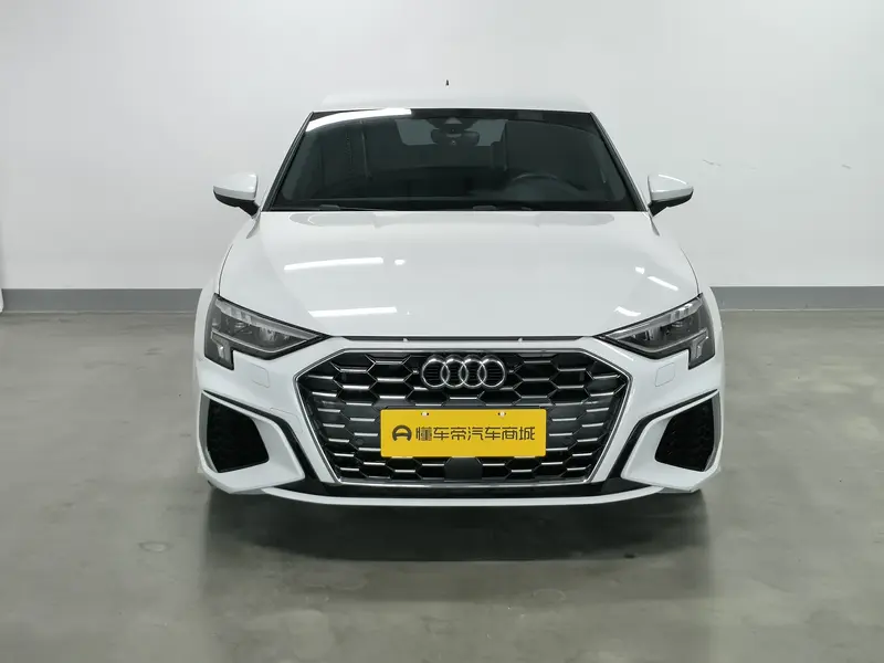 Audi A3 Sportback 35 TFSI спорт — фото 2