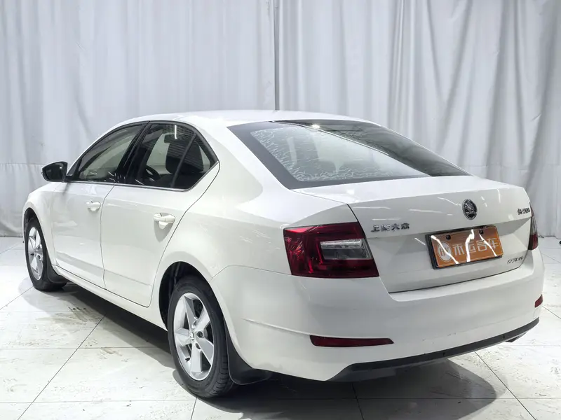 Skoda Octavia — фото 3