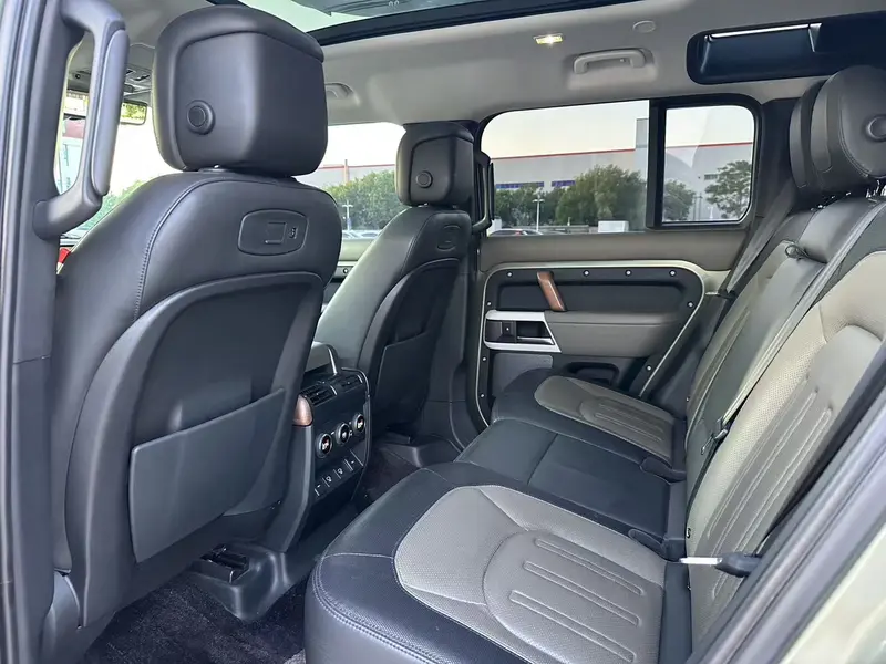 Land Rover Defender — фото 12