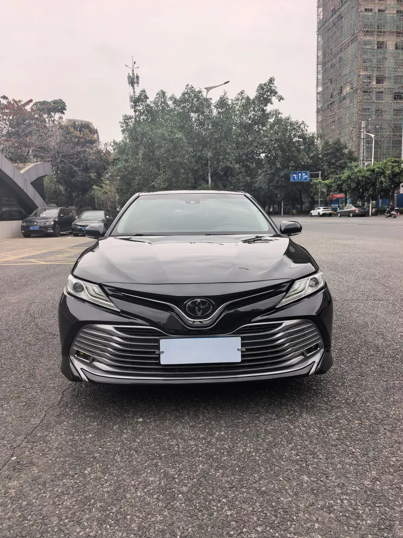 Toyota Camry — фото 2