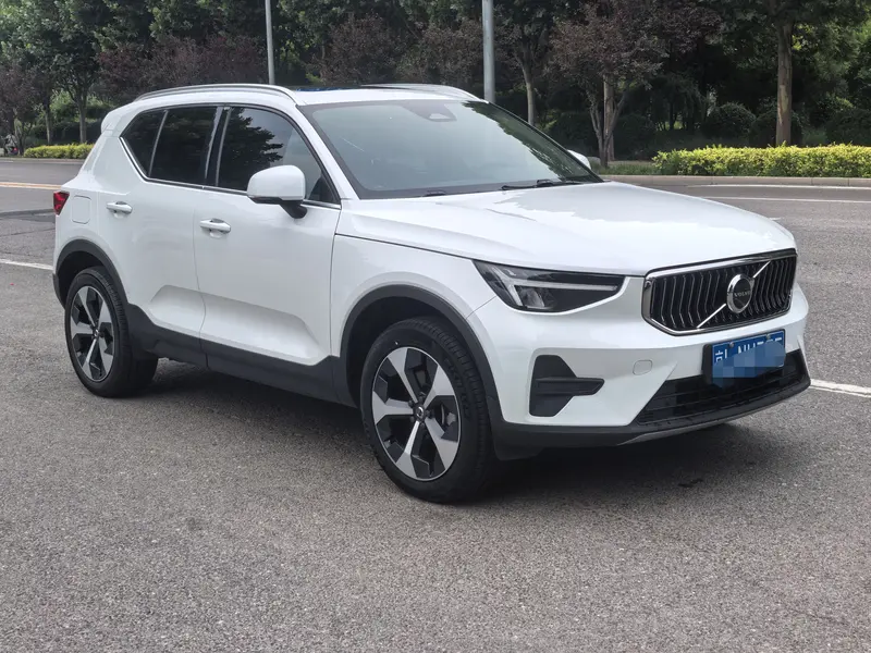 Volvo XC40 — фото 3