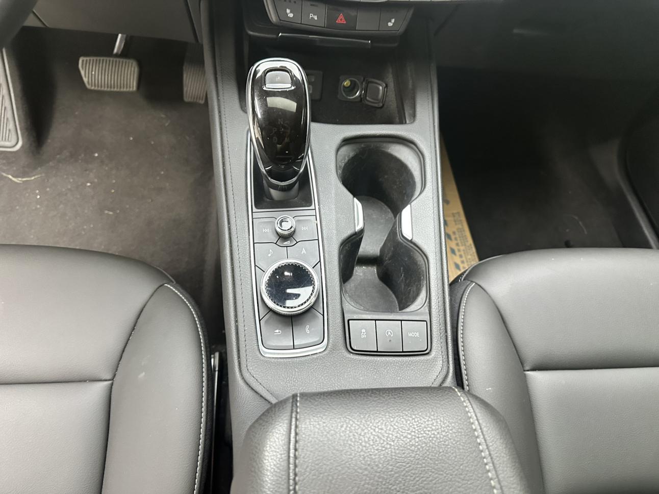 Cadillac XT4: фотография 14 из 19
