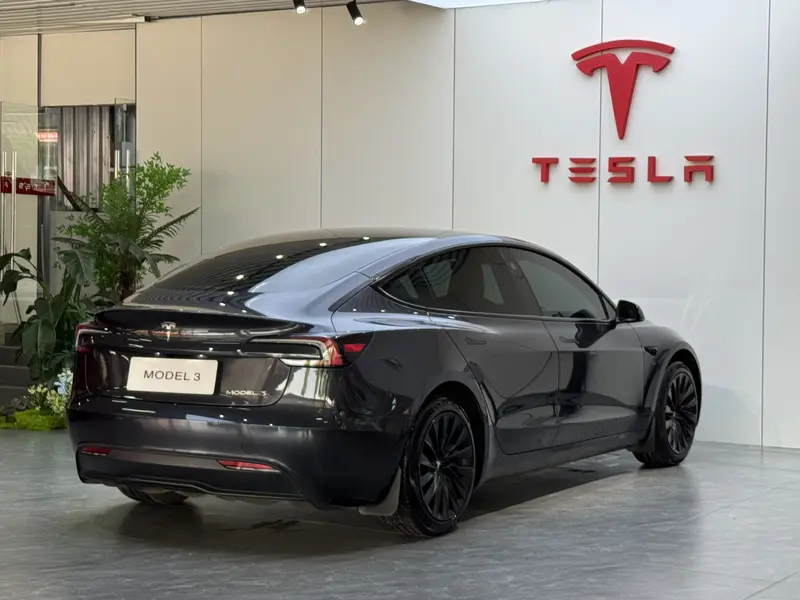 Tesla Model 3 — фото 5