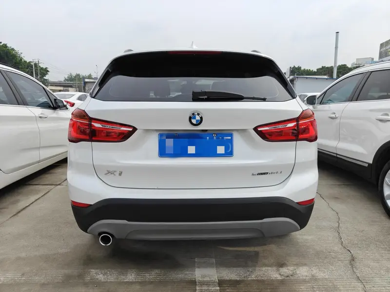 BMW X1 sDrive18Li стиль — фото 5