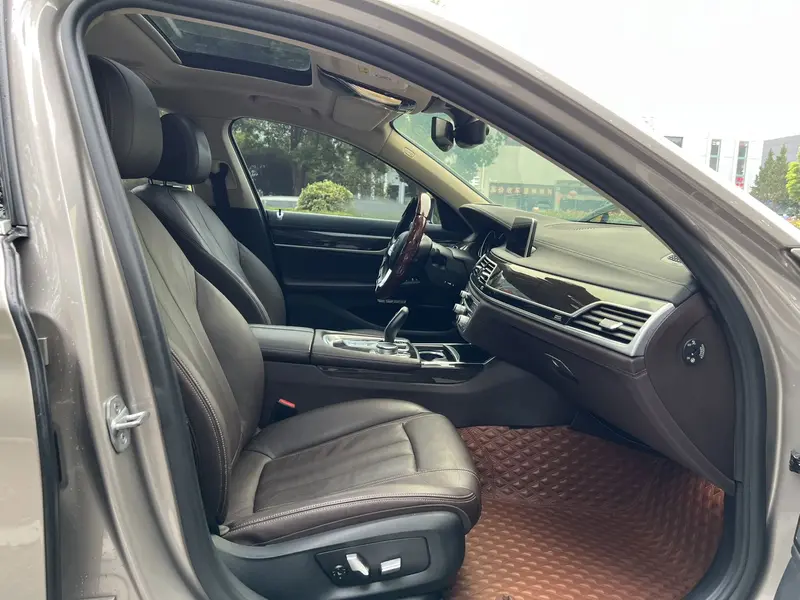 BMW 7 Series — фото 11