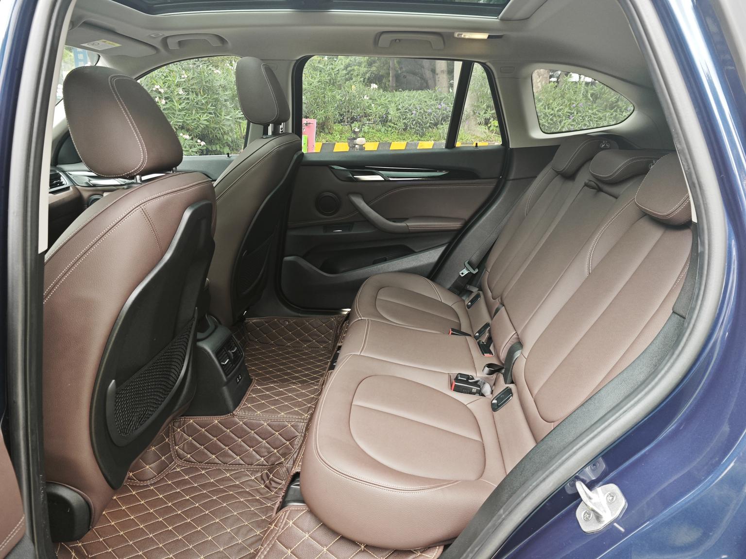BMW X1: фотография 11 из 15