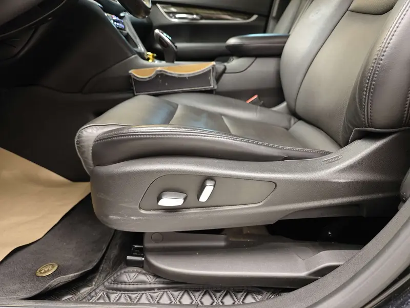 Cadillac XT5 — фото 17
