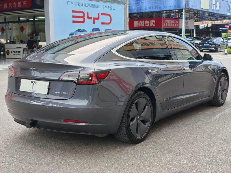 Tesla Model 3 — фото 7