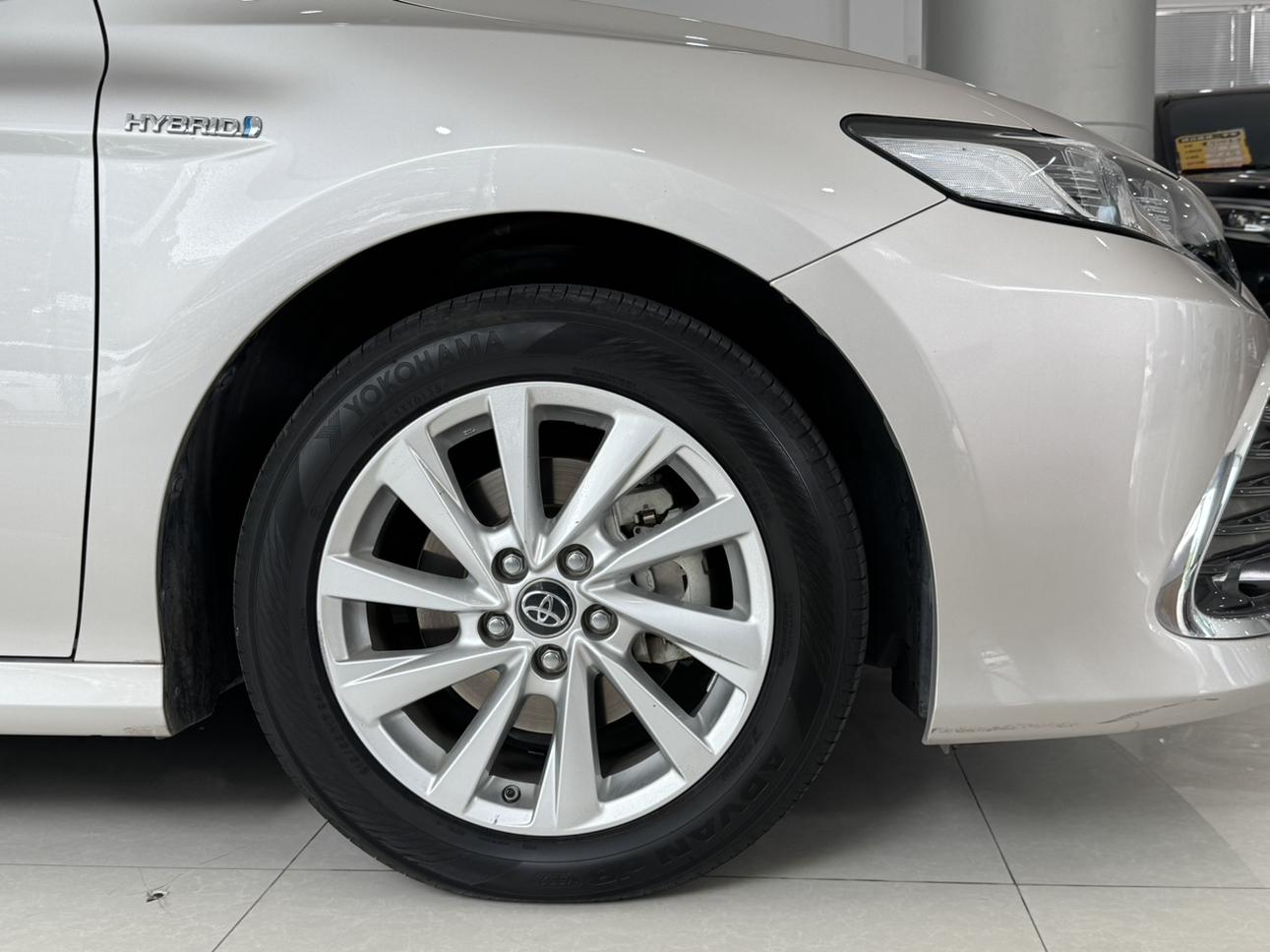 Toyota Camry: фотография 18 из 27