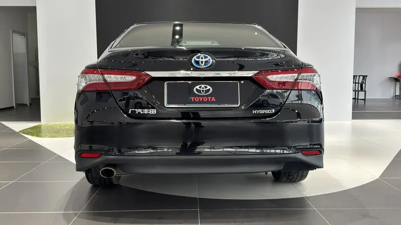Toyota Camry — фото 6